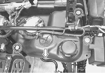 19) Disconnect the fuel tank coupler (2) and fuel tank breather hose (3) 20)