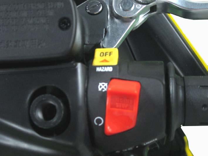 7. Fuel System> Fuel Pump XCITING 400i Set the engine stop switch to the RUN position. Unplug the fuel pump connecter. Set the multi meter to read battery voltage.