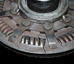 slide freely on the transmission input shaft Replace the clutch, check the transmission input shaft Cover plate on the torsional