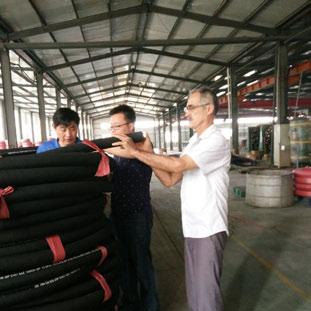 Customers Visiting Occupied with first class rubber hose manufacturing technology, the