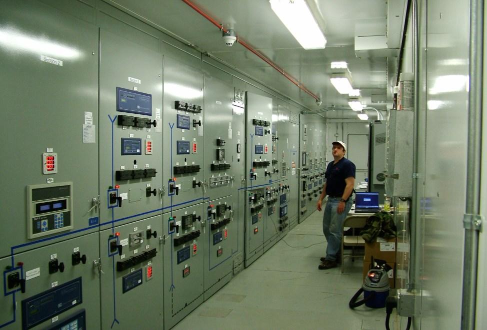 PARALLELING SWITCHGEAR Model LVPS / Model MVPS Features Paralleling