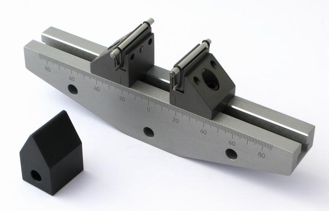 THREE POINT BEND FIXTURE Three point bending fixture for large samples up to 600mm (24 in) in