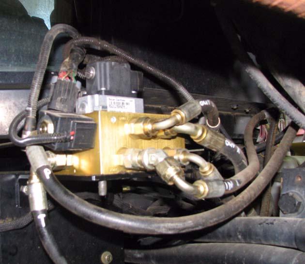 Attach steer IN/OUT hoses to the hydraulic valve. 5.