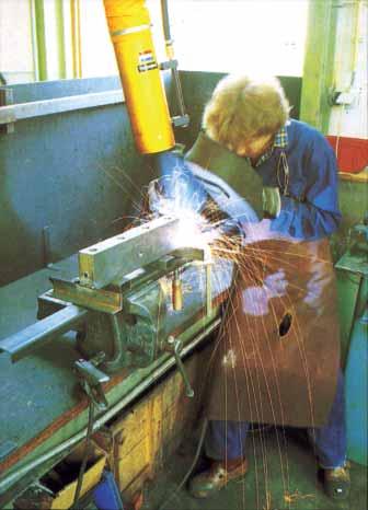 capacity Applications extraction of welding vapor, if required from three places simultaneously