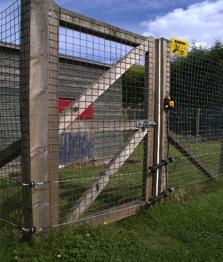 ELECTRIC FENCE PROTECTION FOR AN EXISTING POULTRY PEN You may already have a poultry pen in place but know there are foxes in your area and want to add another line of defence?