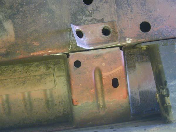 Front Arms Installation Procedures 1. Raise truck up on jack stands, ramps or lift. 2. Remove transfer case skid plate. 3.