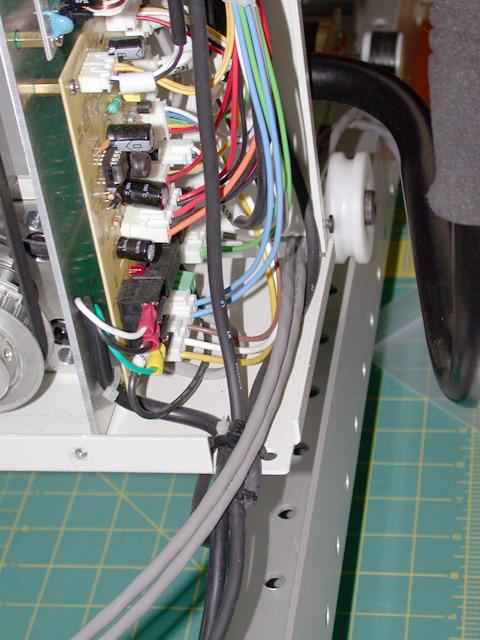 Bring forward the computer and Y-motor cables on the bottom of the rear compartment and push them through the opening on the front. Fig.