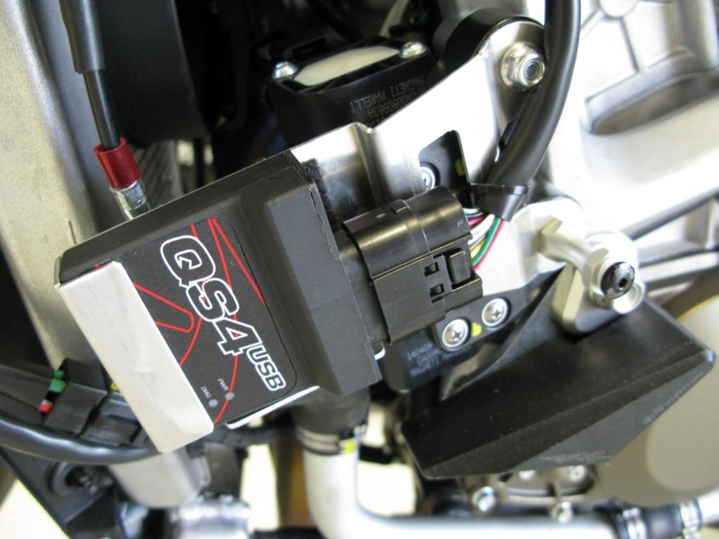 WE STRONGLY SUGGEST THAT AN EXPERIENCED TECHNICIAN INSTALL THIS BAZZAZ PRODUCT 1. Remove following components: Seat, fuel tank, left side fairing, air box. 2.