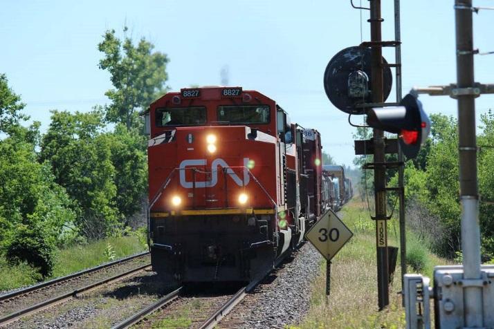 Transport Canada Grade Crossing Regulations Aimed at reducing the number of accidents at public and private grade crossings Came into effect on November 28, 2014 New crossings must comply to