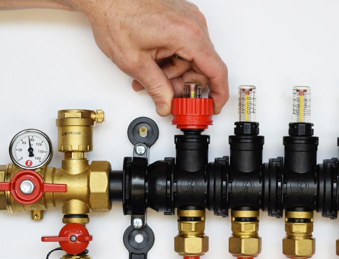 Disconnect the fill and drain hoses and cover the GHT ports on the Fill / Purge Valves (both supply and return) with the brass cap by threading it on (clockwise) (29B).