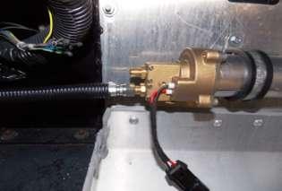 FUEL PUMP, THE HOSE FITTING WITH 15mm CROWFOOT ND WRENCH TO 14 Nm +/- 1.