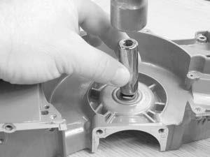 4 Remove the flywheel side crankcase tap crankshaft with plastic mallet.