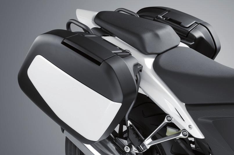 CB500F Sport Pack CB500F Travel Pack 35L Top Box Kit Rear Carrier Pannier Kit Top Box offering 35L of carrying capacity which can store one