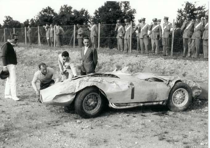 History of #2401 Page 5 of 5 GP Supercortemaggiore Monza 1956: Moss inspects the damage after