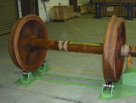 It is driven via a belt driven spindle-type lifting gear.