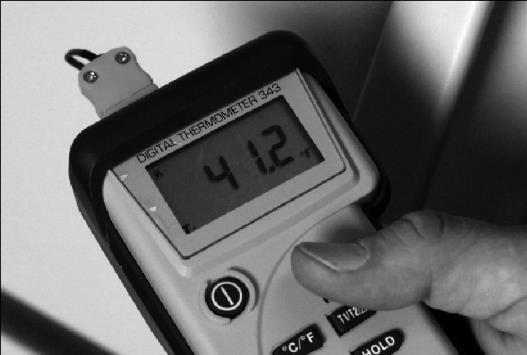 Slika 17: Digitalni termometer meri temperaturo