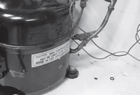 Slika 33: Kompresor - zvišuje tlak in temperaturo hladilne tekočine in s tem prisili hladilno tekočino, da kroži v
