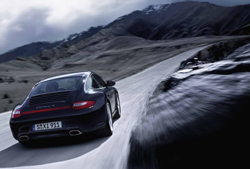 The 911 Carrera 4. Optimum dynamics and traction thanks to all-wheel drive and a range of advanced technologies. The hallmark of the 911 Carrera 4.