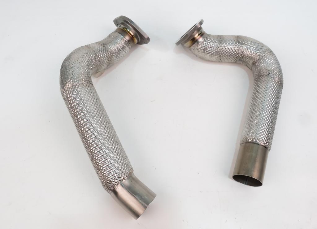 www.akrapovic.com 3. Carefully slide the link pipes into the muffler s inlet pipes and attach the flanges onto the stock headers, using stock nuts (F 17, 18, 19).