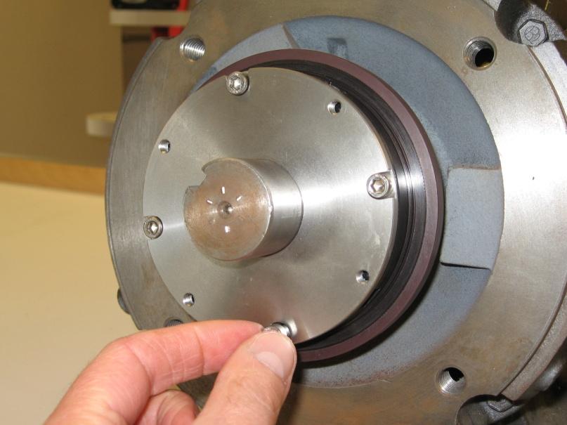 Align the clearance holes in the clamping plate with the threaded holes of the pulse