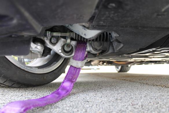 It is highly recommended to attach a secondary backup nylon strap to the vehicle.