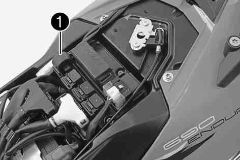 MAINTENANCE WORK ON CHASSIS AND ENGINE 125 Tip Replace the spare fuse in the fuse box so that it is available if needed. Check that the power consumer is functioning properly.