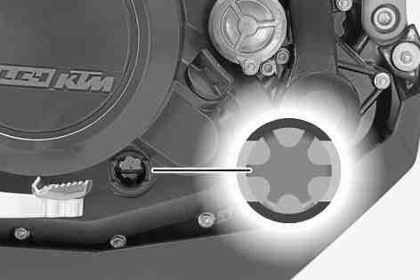 Stand the motorcycle upright on a horizontal surface. Condition The engine is at operating temperature. Check the engine oil level.