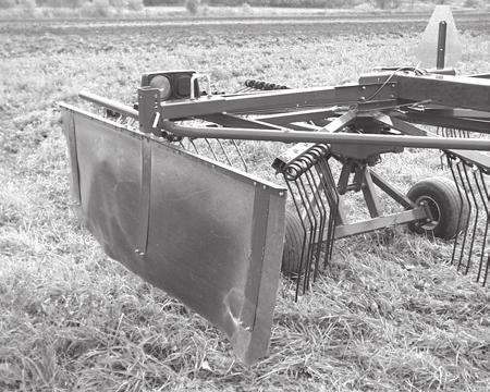 Adjustable Cam The cam in the 1150 Rotary Rake gearbox can be adjusted for optimal raking performance and windrow creation.