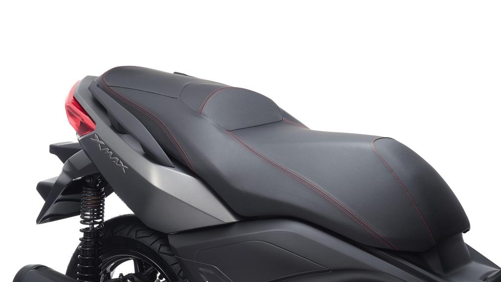 A new LED tail light complements the sophisticated styling, and the aerodynamic fairing and screen give plenty of protection from the wind and weather.