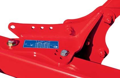 The extra thick top link retention plate is hardened and guarantees a snug fit for the top link pin.
