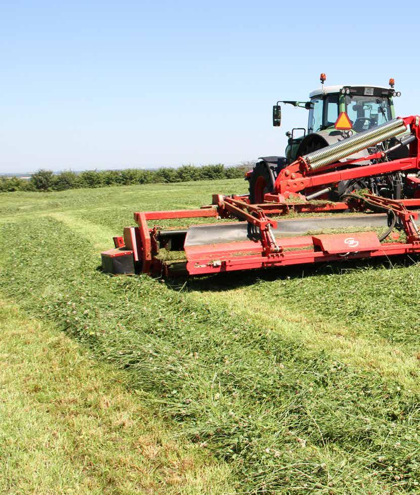 The GXT triple mower with a working width of 40 (12.3 m) JF has constructed the world s first trailed triple set GXT.