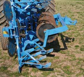 It can be used with three, four and five furrow mounted reversible ploughs with up to 2.5 m working width.