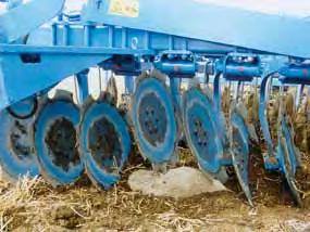 Stubble cultivation Rubin Shallow, fast and intensive The Rubin compact disc harrow guarantees intensive, uniform mixing of organic matter and soil to a depth of