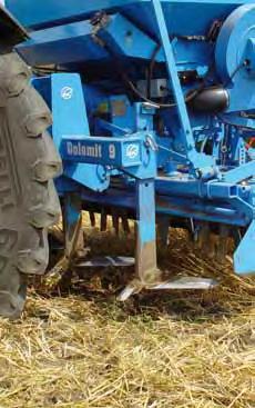 The Topas can be front or rearmounted on the tractor and used in combination with a power harrow. The short, compact design provides an optimum centre of gravity.