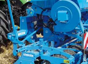 Drilling Solitair 8 The spiked wheel at work The pneumatic seed drill for medium-sized farms The Solitair 8 is optimally configured for medium-sized farms that want accurate pneumatic drills