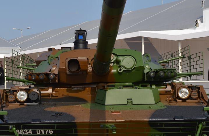System Galix zainstalowany na francuskim, opancerzonym pojeździe rozpoznawczym AMX 10RCR. Fot. M.