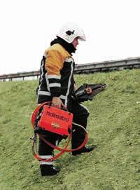 lightweight, mobile rescue pump enabling one man to carry a full set