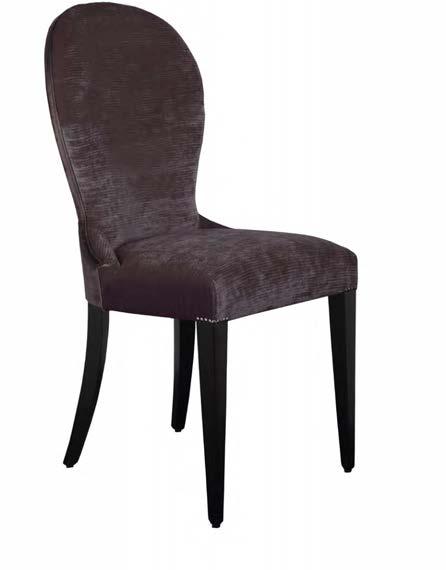 Tullia 12/0686 Dining chair with tapered legs.