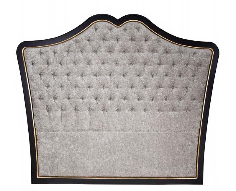 Tullia Tullia Headboard with soft and undulating curves. Also available without deep buttoning. Finish: MK-M and gold leaf.