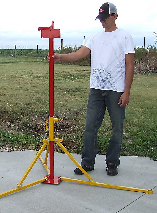 Pull upward on the lower tower square tubing until the tee handle locks the tripod legs securely. (Test the flare tower position and confirm that the tripod legs cannot be folded.