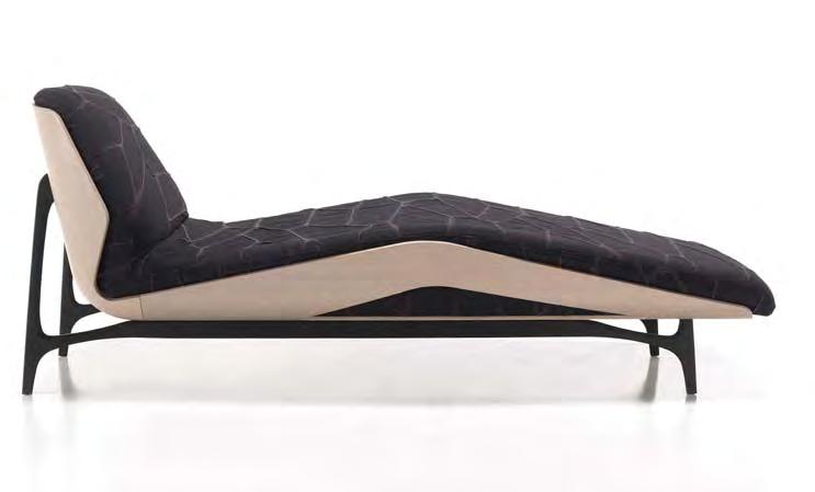 an optical contrast to the wood. The chaise longue combines opulence and lightness.