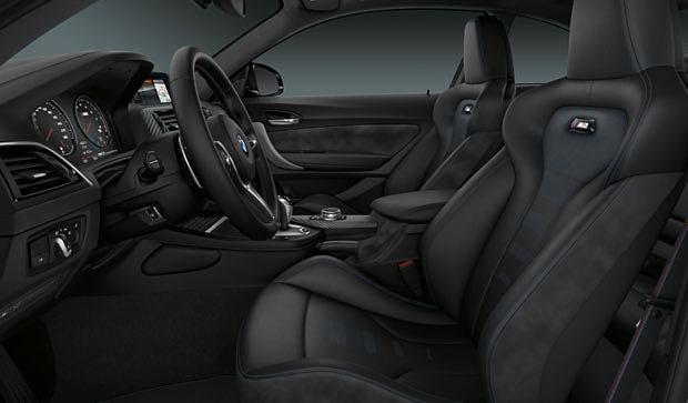 The M Sport seat belts with belt tensioner and belt force limiter boast an exquisite woven highlight in Black with an M coloured seam detail.