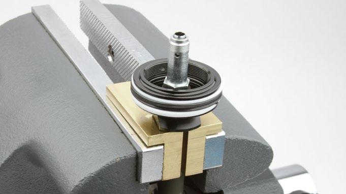 NOTICE To prevent damage to the seal head/air piston, position the shaft in the vise