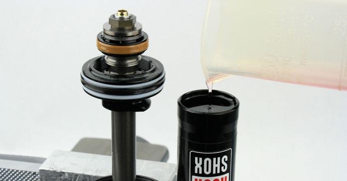 31 mm 8 N m (70 in-lb) 5 Pour RockShox 7wt suspension oil into the IFP