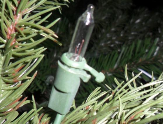 To Replace Bulbs: 1. Unplug the Christmas lights.