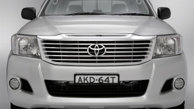 Chrome Grille The Toyota Genuine Chrome Grille has been designed to add a slim-line, customised look to your HiLux.