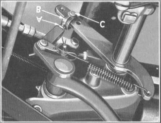AUTOMATIC CLUTCH 1940 MODELS The automatic clutch installation and adjustment procedure for the 1940 Hudson models in the main is the same as for the 1938 and 1939 models.