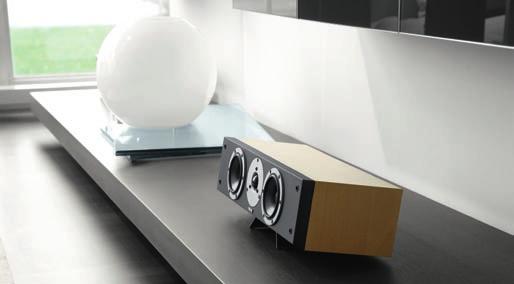 Thanks to its bass-reflex construction, the compact speaker even reproduces the deepest notes.
