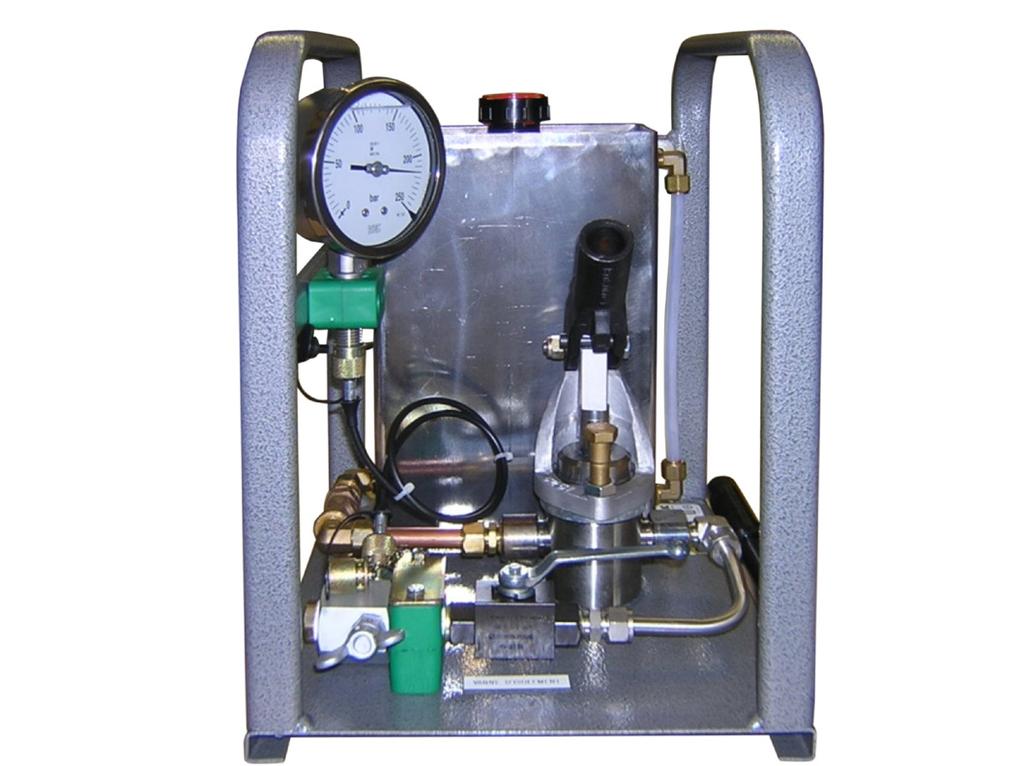 other industrial applications that need little volumes at high pressures. The parts of the pump in contact with the fluid are in stainless steel. The pump can consequently transport de-ionized water.