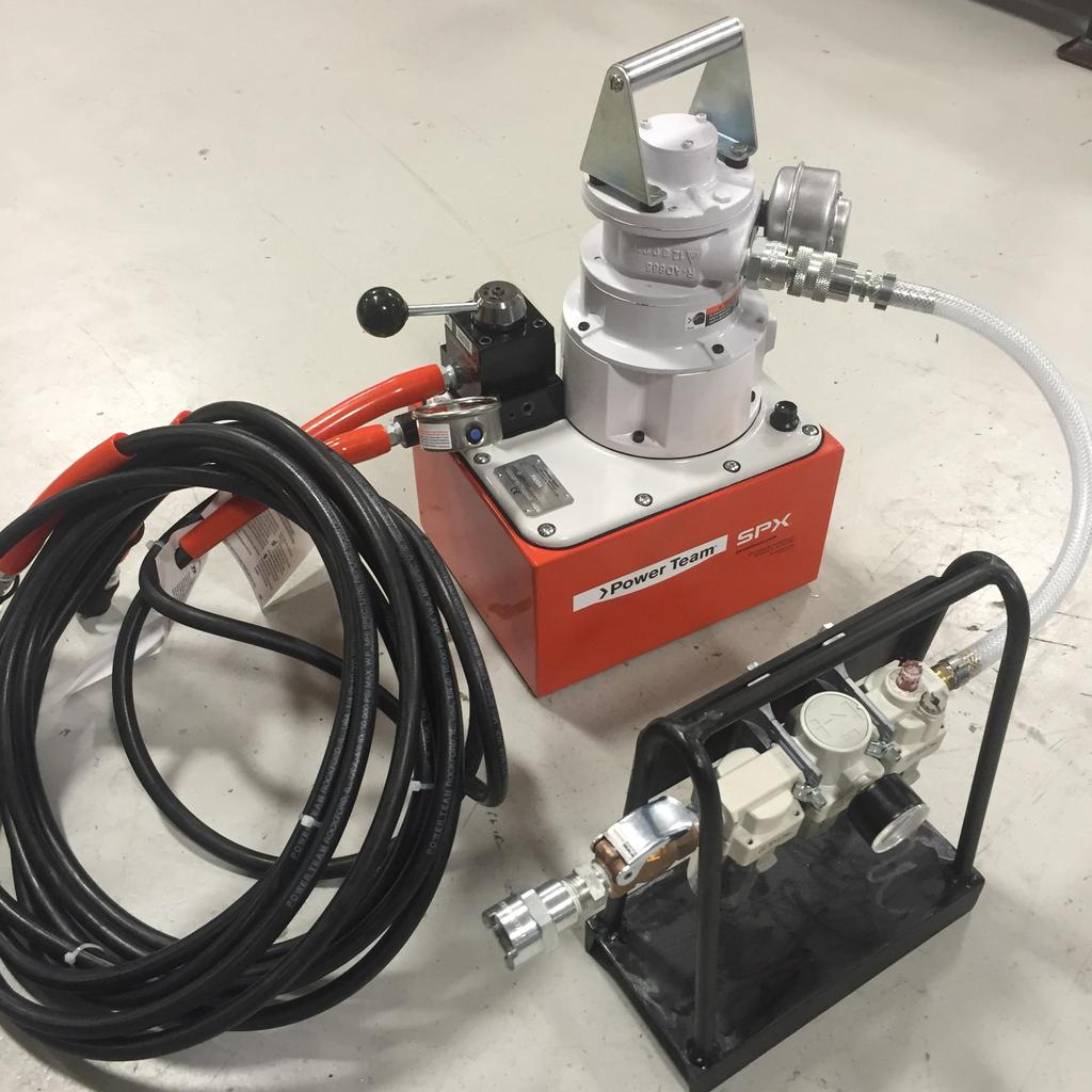 The C812S tool is powered by an air operated hydraulic pump, which is a two speed pump that gives the high pressures needed to s q u e e z e a steel pipe.